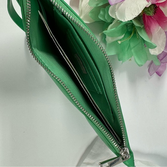 PADDED QUILT CLUTCH WRISTLET - Picture 6 of 8